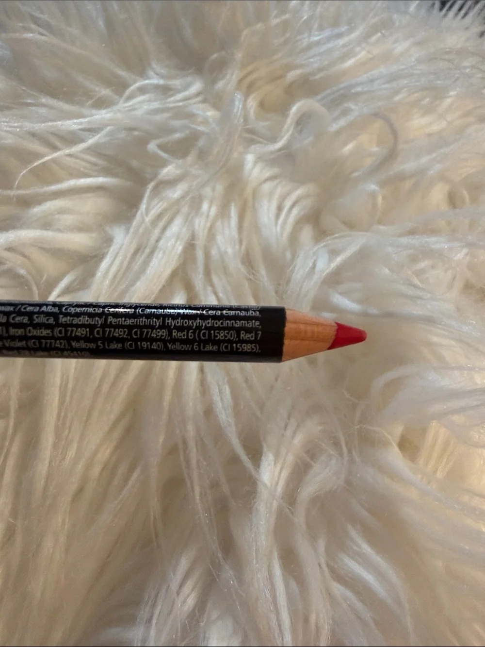 Hot Red Lip Liner Pencil - 817 Hot Red